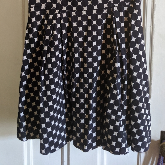 Fit and flare v-neck vintage style polka dot dress - Picture 3 of 4